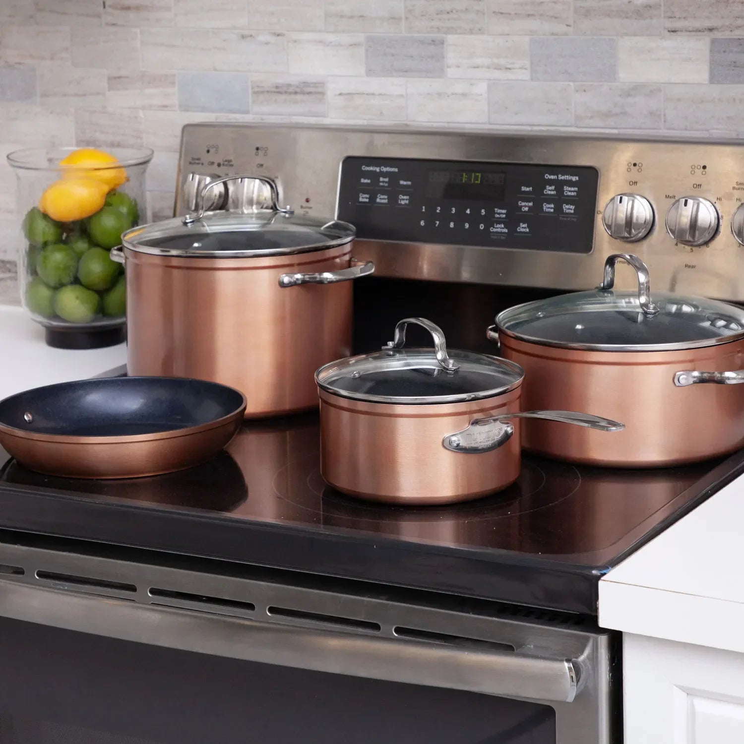 Modern cookware set