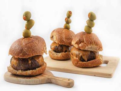 Grilled Sirloin Burger with Wisconsin Aged Cheddar - Nuwave