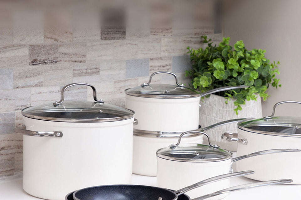 Modern cookware set white