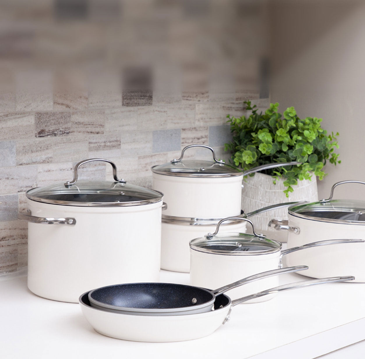 Modern cookware set white
